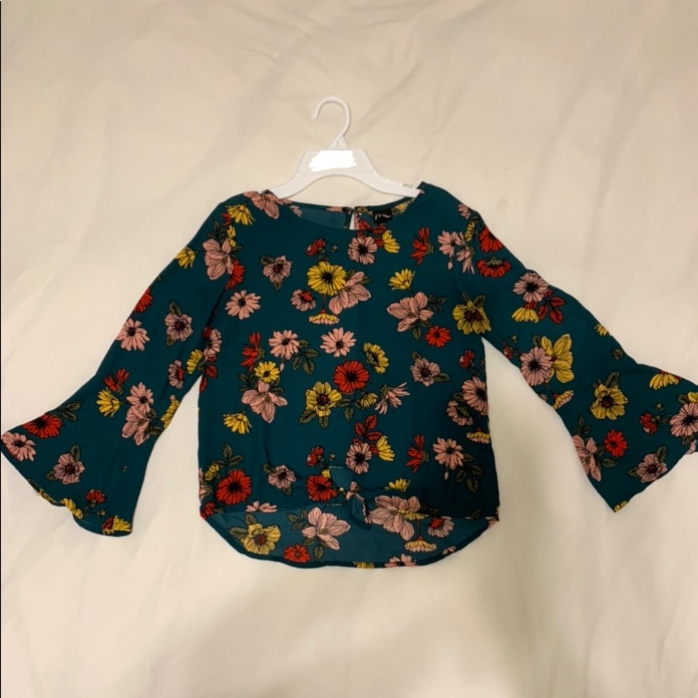 Bell sleeved blouse
